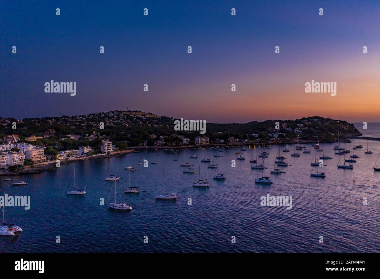 Luftaufnahme über Costa de la calma und Santa Ponca mit Hotels und Stränden, Costa de la calma, Regione Caliva, Mallorca, Balearia, Spanien Foto Stock