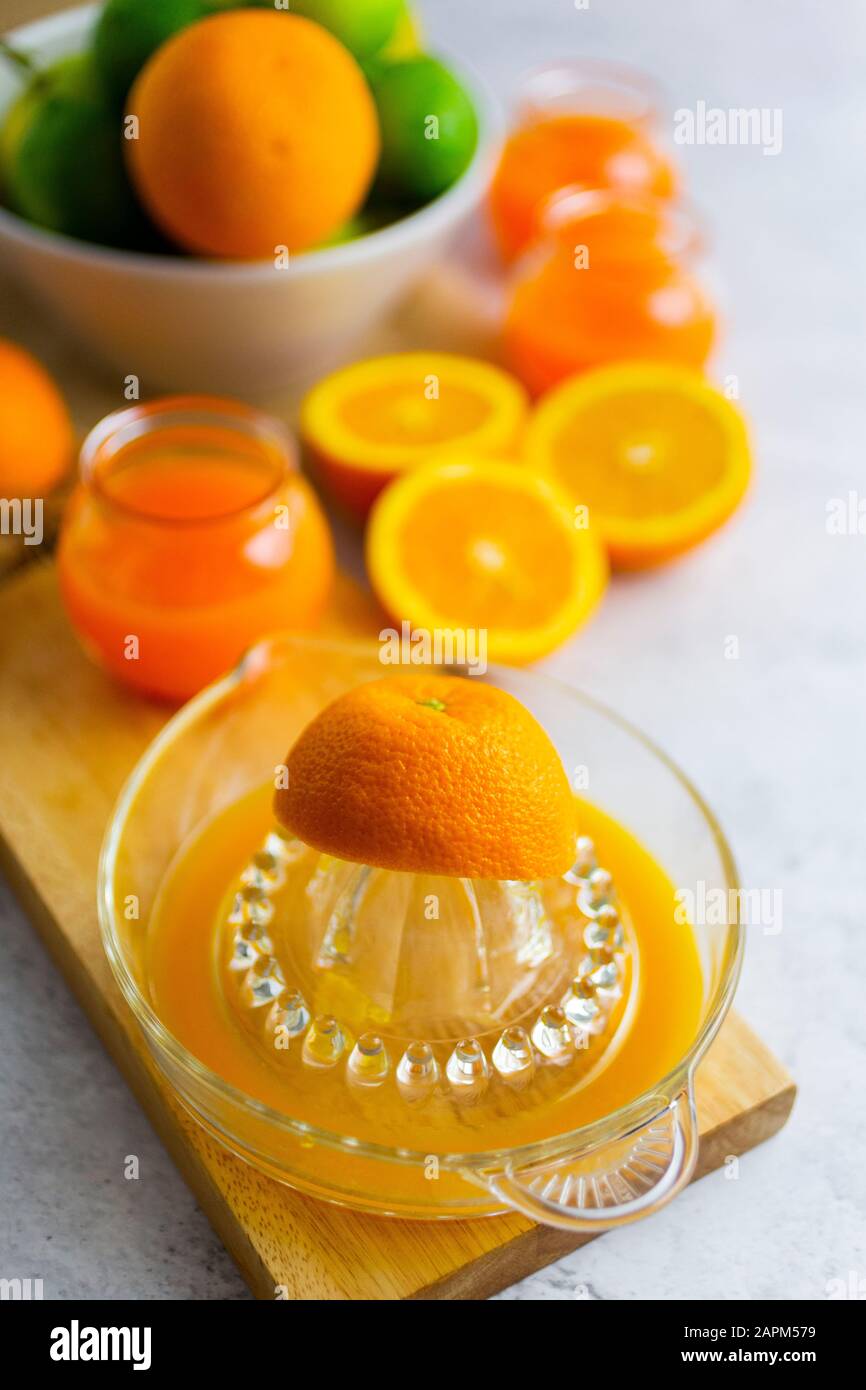 Fetta di arancia spremuta sulla centrifuga Foto Stock