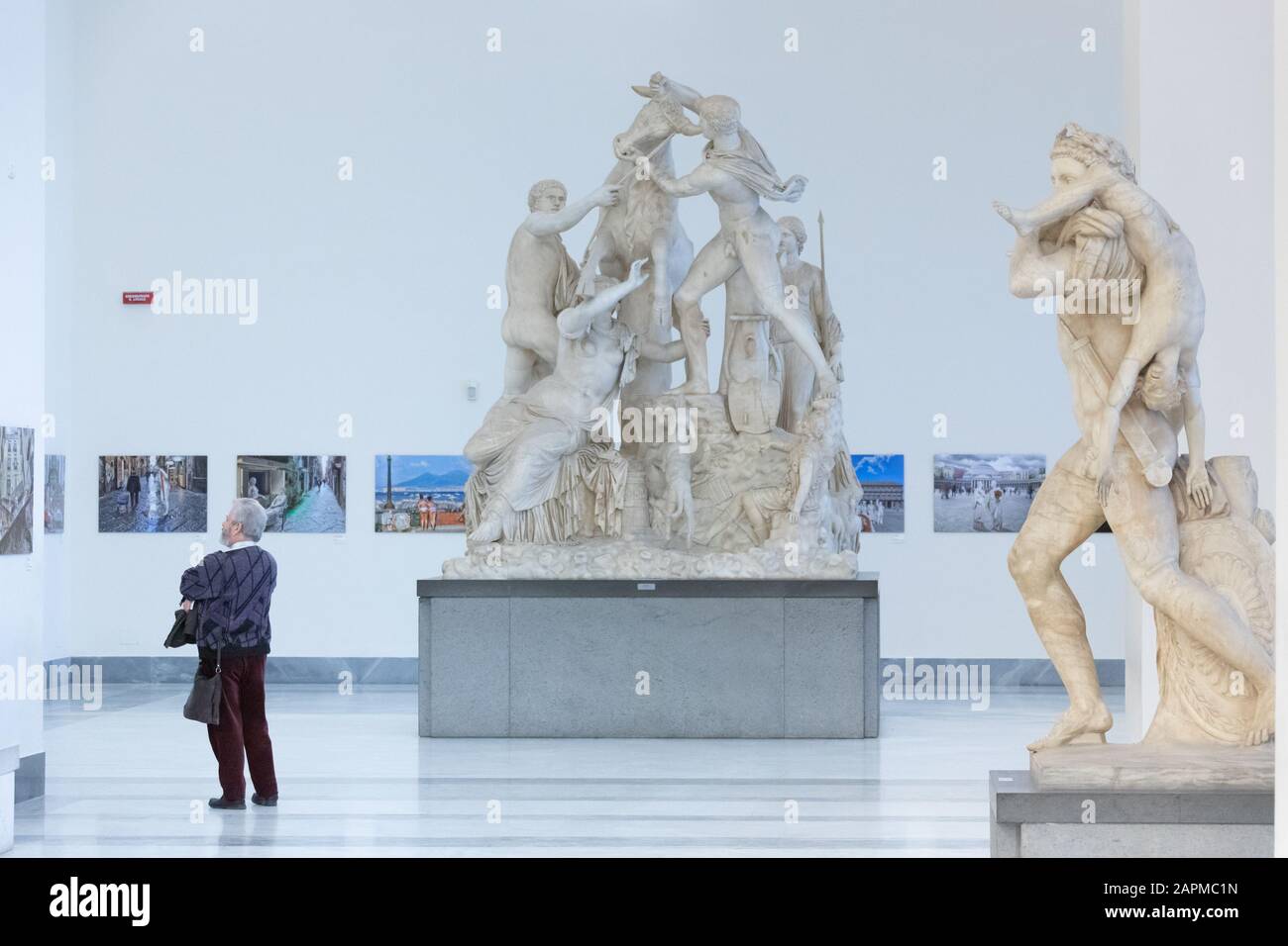 Bolla Farnese, Museo Archeologico Nazionale, Napoli, Italia Foto Stock