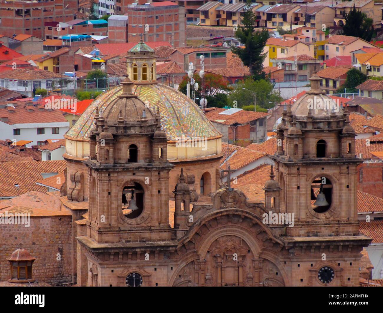 Vista panoramica della piazza centrale di Cusco nel centro di Cusco Perù Foto Stock