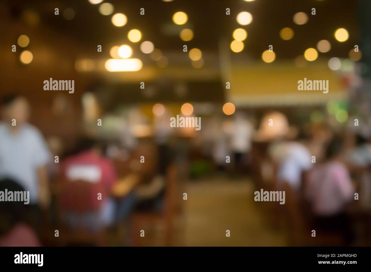 Ristorante la sfocatura dello sfondo bokeh di fondo con luce. Cafe abstract blur. Foto Stock