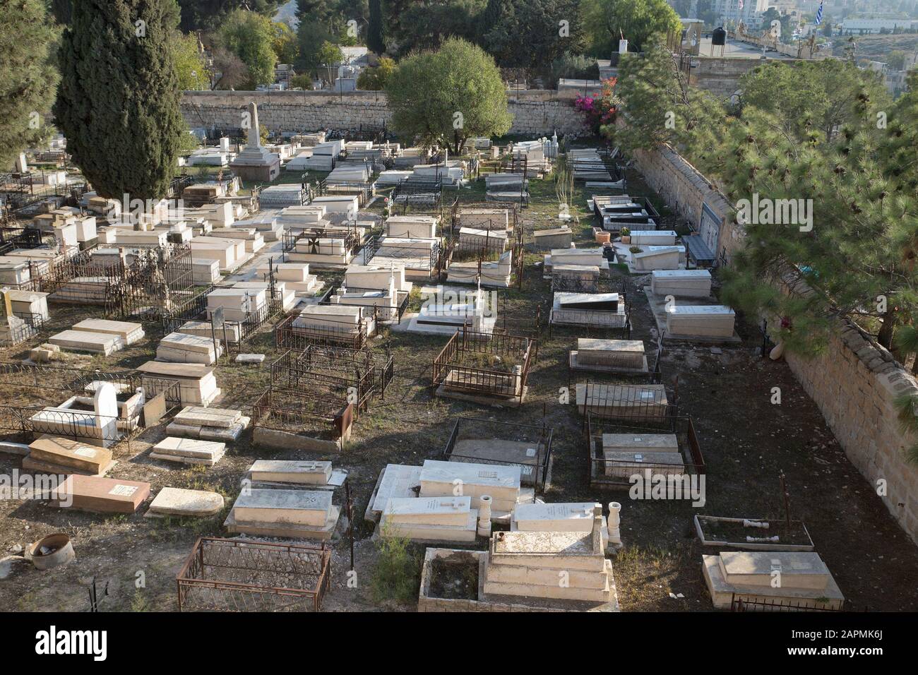 Cimitero armeno sul Monte Sion fuori dal quartiere armeno della città vecchia di Gerusalemme. Foto Stock