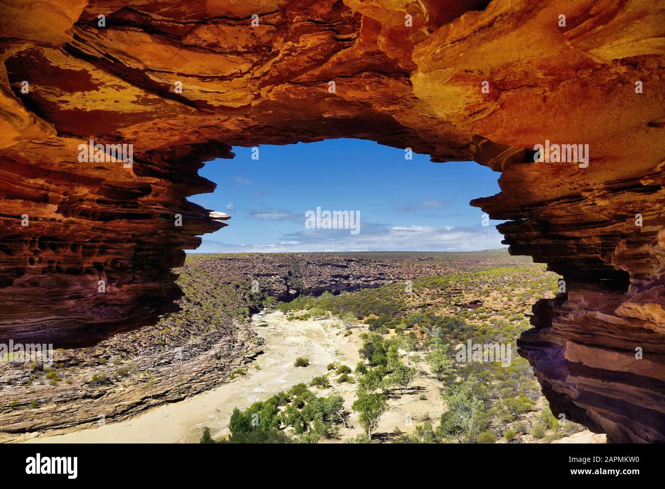 Finestra della natura che si affaccia sulla gola del fiume Murchison a Kalbarri, Australia Occidentale. Popolare luogo turistico. Foto Stock