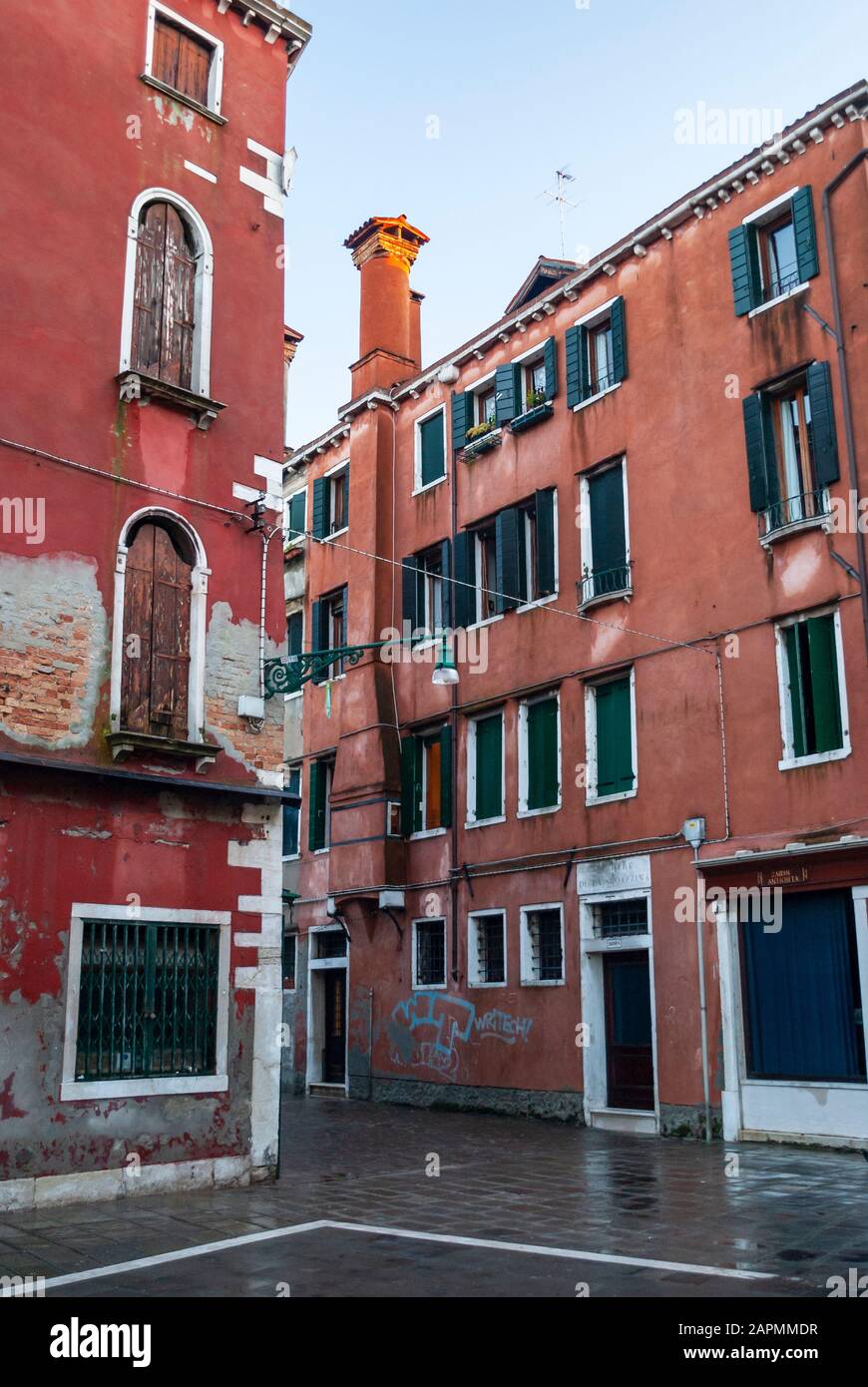 Dettagli architettonici in una piazza a Venezia, Italia. Foto Stock