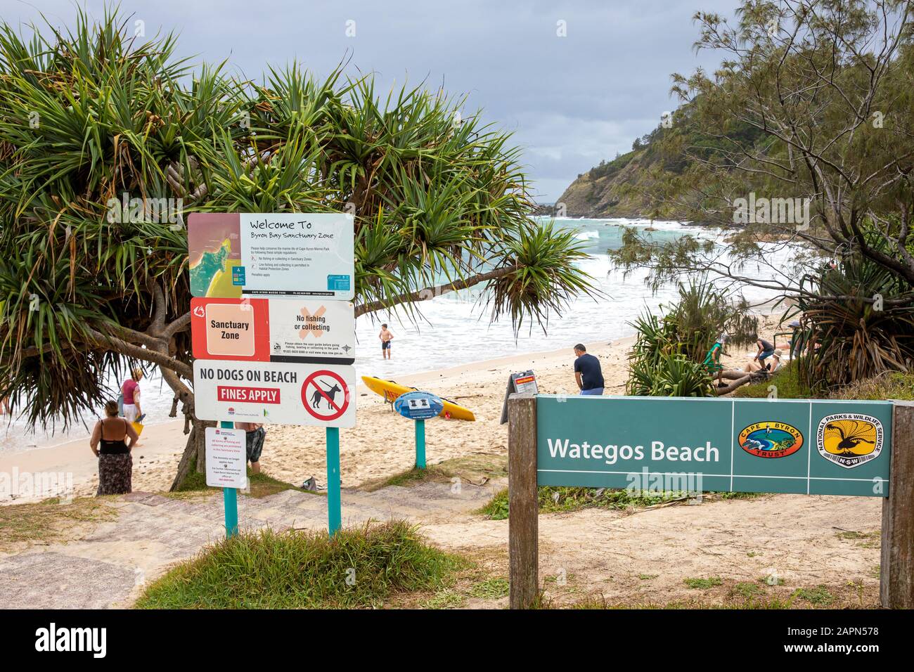 Wategos Beach nella popolare cittadina balneare di Byron Bay in un giorno di estati, NSW, Australia Foto Stock