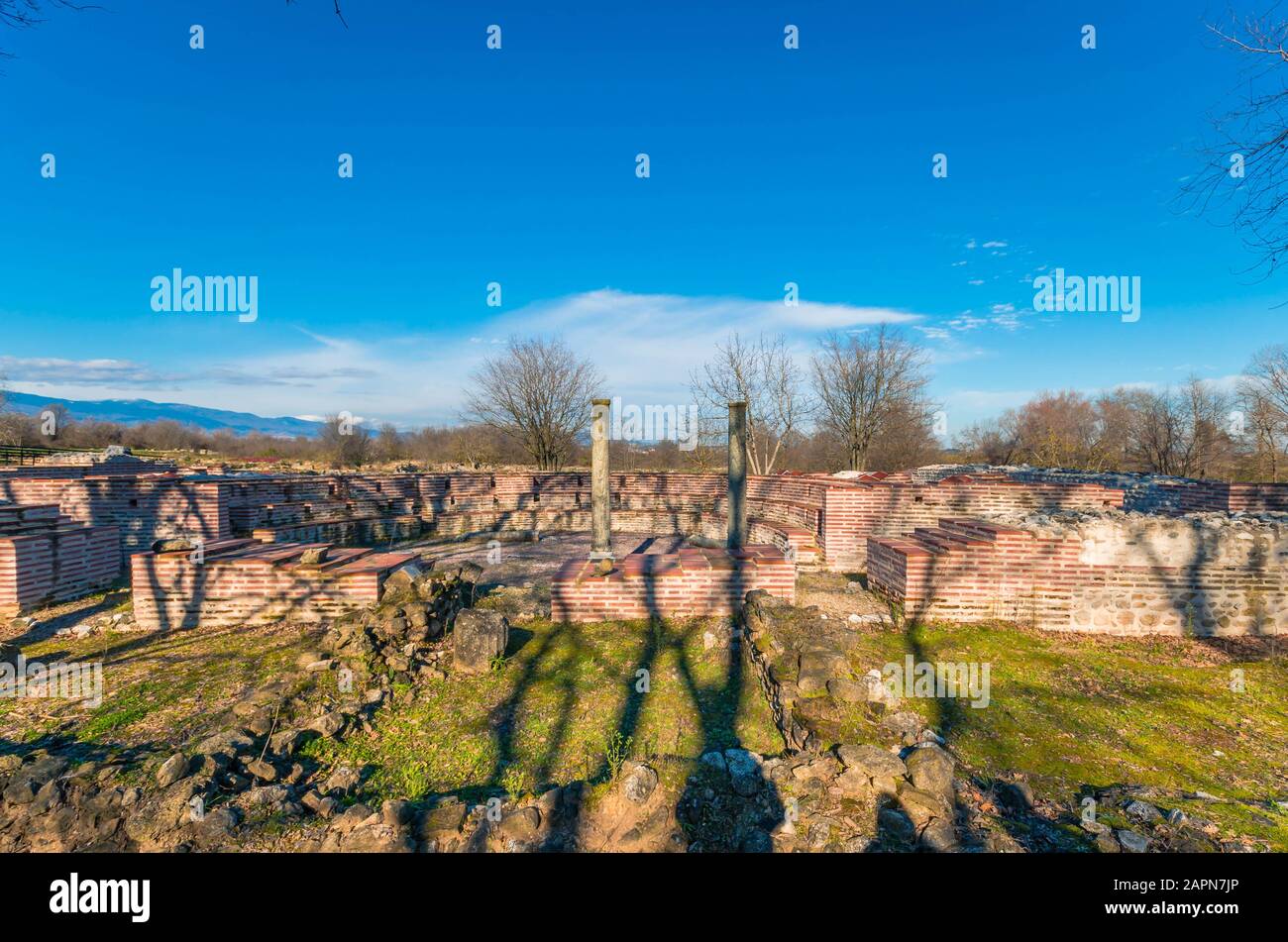 Vista sul sito archeologico di Dion, situato ai piedi del Monte Olimpo. Pieria, Macedonia, Grecia. Foto Stock