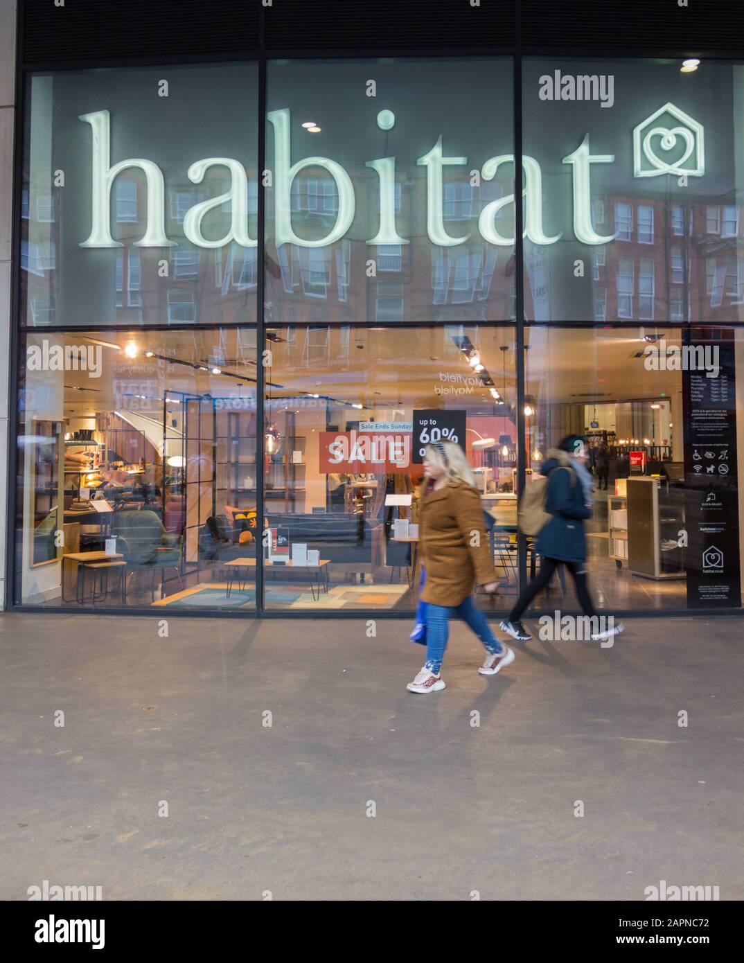 Segnaletica degli habitat all'esterno di Habitat Finchley Road, Londra, Regno Unito Foto Stock
