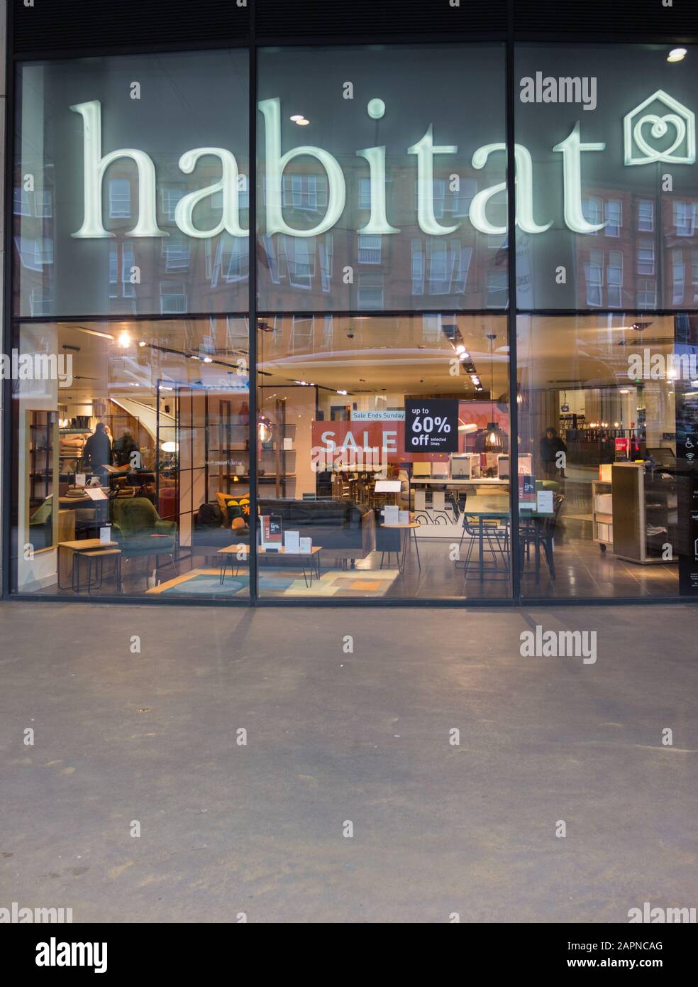 Segnaletica degli habitat all'esterno di Habitat Finchley Road, Londra, Regno Unito Foto Stock