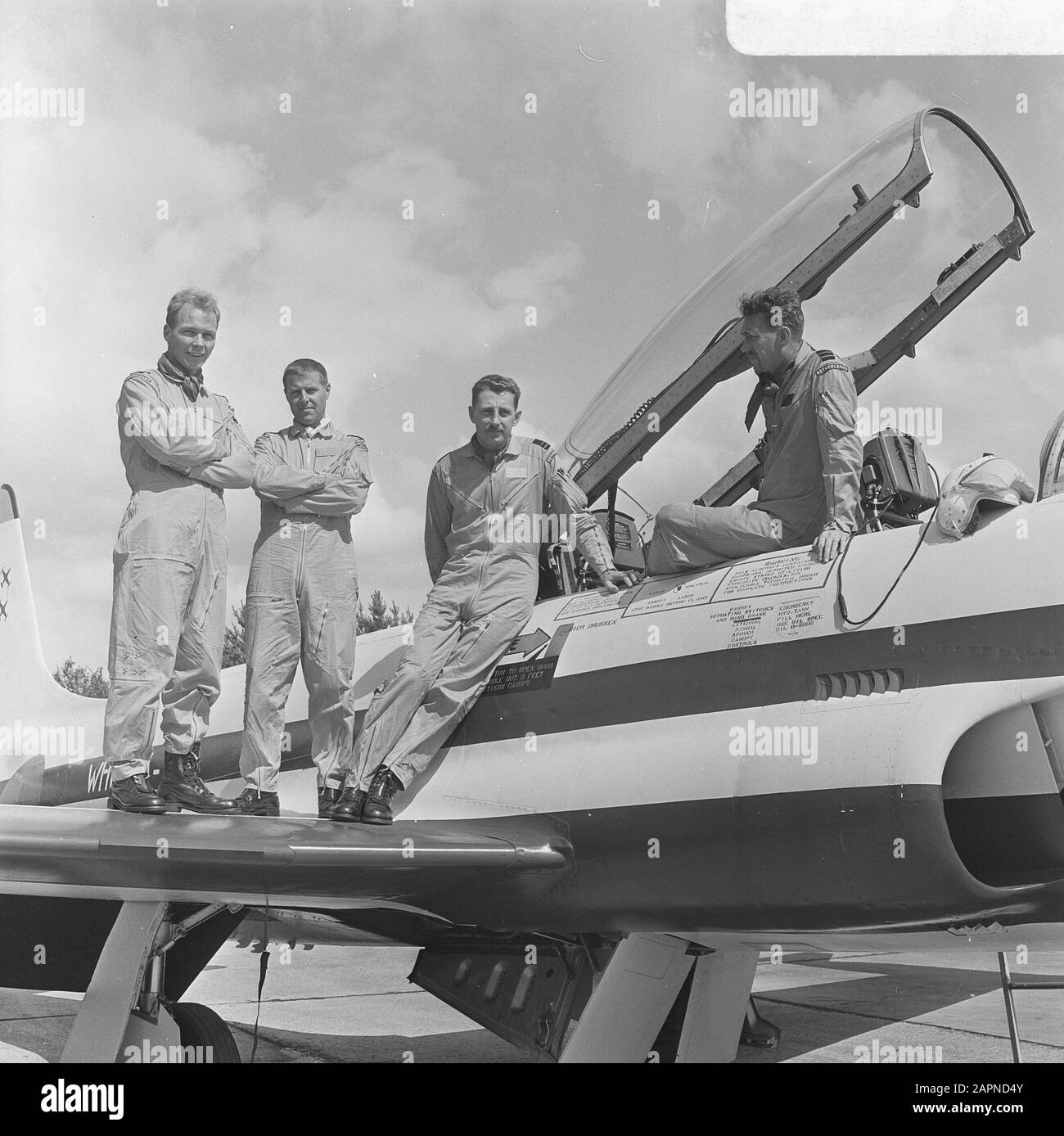 Olandese stunt team Whisky Quattro dieci anni, la squadra in uno dei loro Chests Data: 22 giugno 1966 Parole Chiave: Stunt team Foto Stock