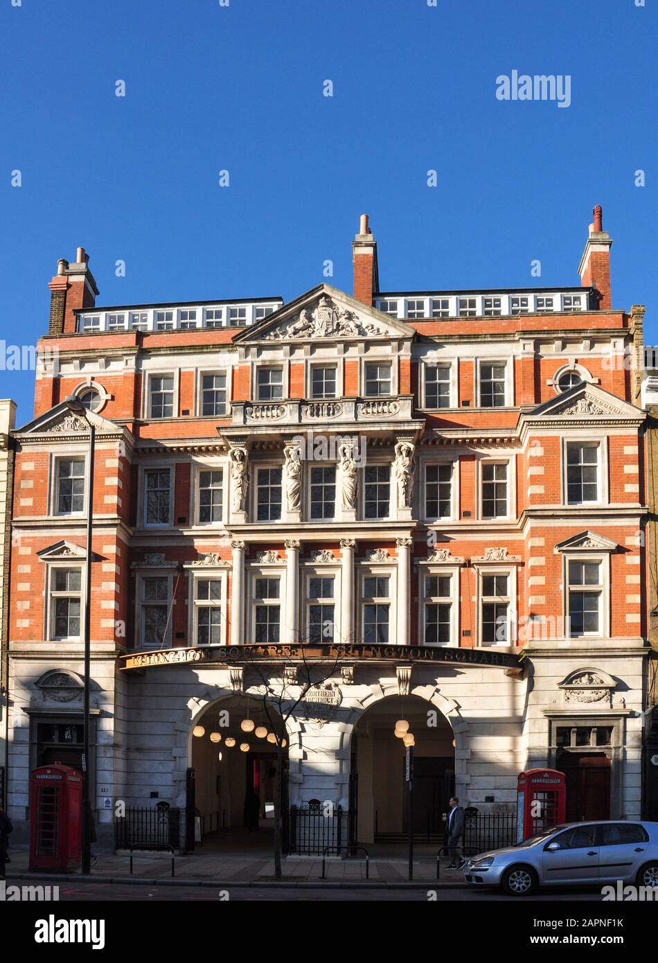 Ex edificio degli uffici postali, accesso allo sviluppo di Islington Square, Upper Street, Islington, Londra, Regno Unito Foto Stock
