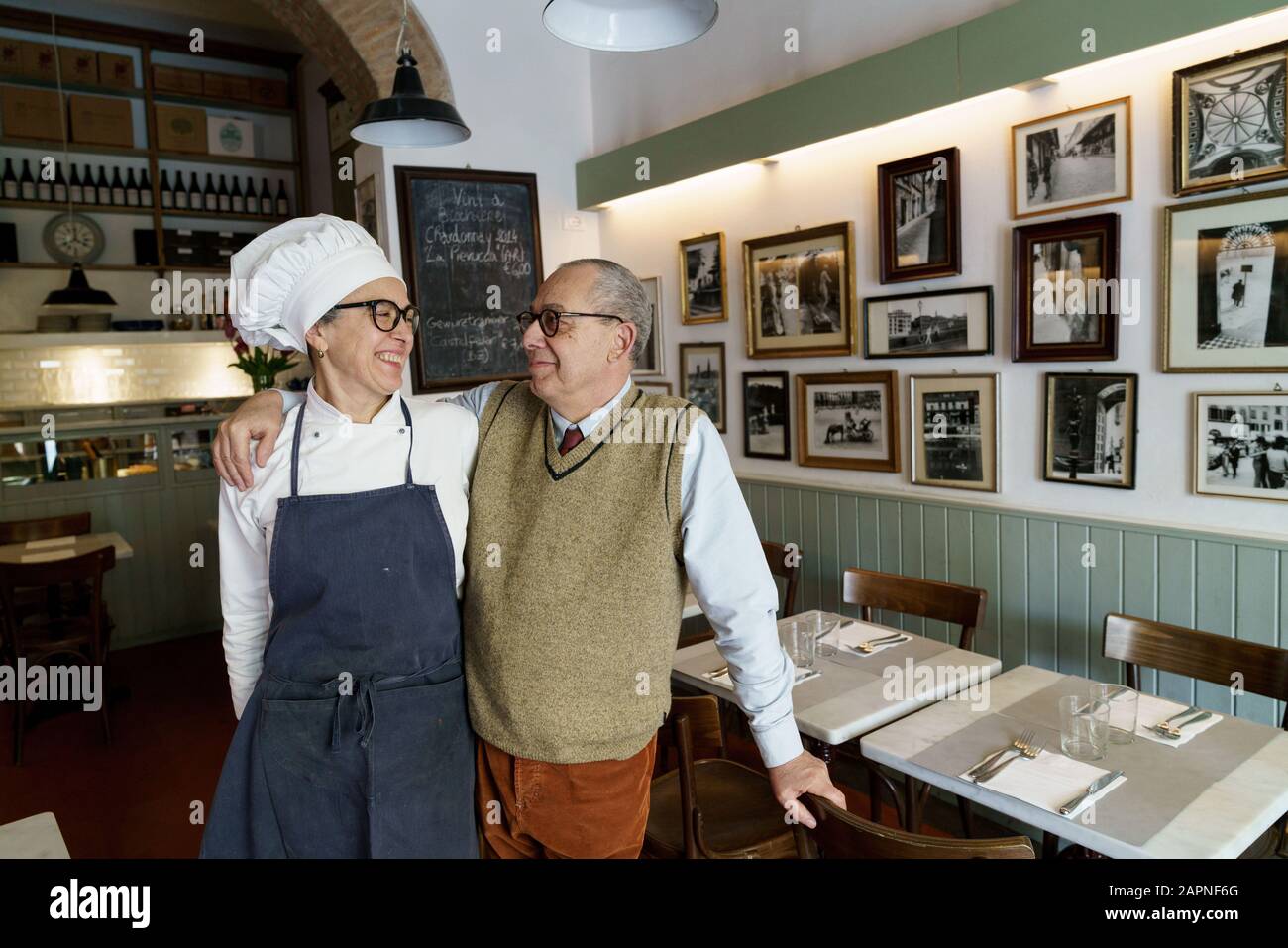 coppia proprietari al ristorante 5ecinque, firenze, italia Foto stock -  Alamy