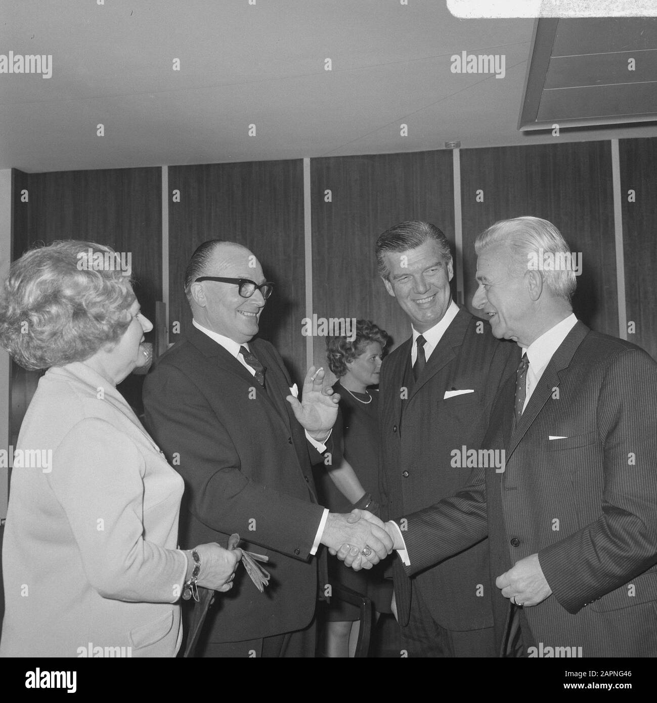 Congedo Signor J.D. Veen van GEB e ICA Data: 1 novembre 1968 Parole Chiave: FEEEFERD Nome personale: J.D. Veen Nome istituzione: GEB, ICA Foto Stock