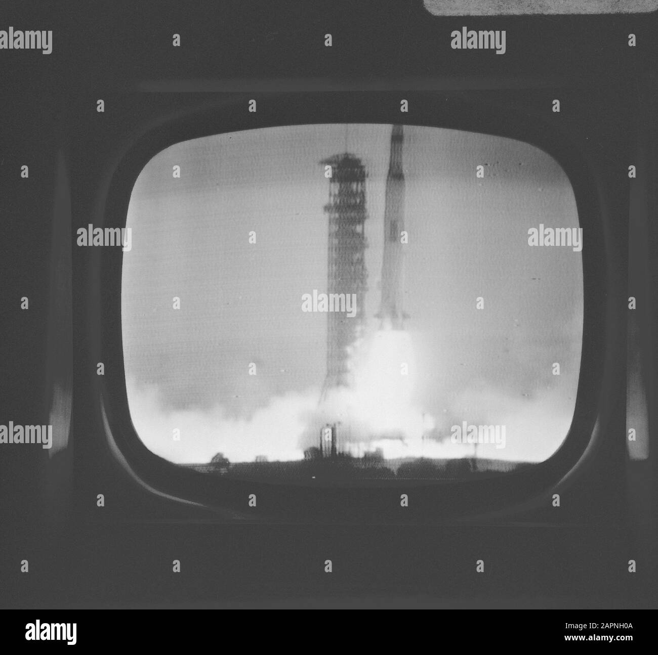 Apollo 11 lanciato da Cape Kennedy, fotografato dal veicolo spaziale TV, televisione Data: 16 luglio 1969 Parole Chiave: Veicolo spaziale, televisione Foto Stock