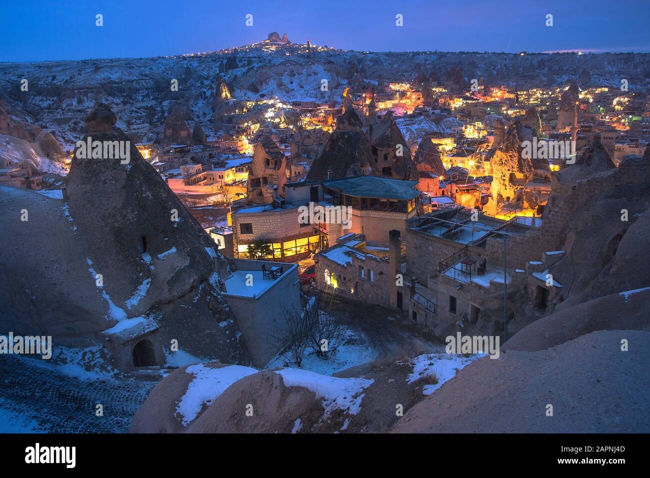 Il grande luogo turistico Cappadocia - di notte tempo con bella luce. La Cappadocia è conosciuta in tutto il mondo come uno dei migliori luoghi di montagna Foto Stock
