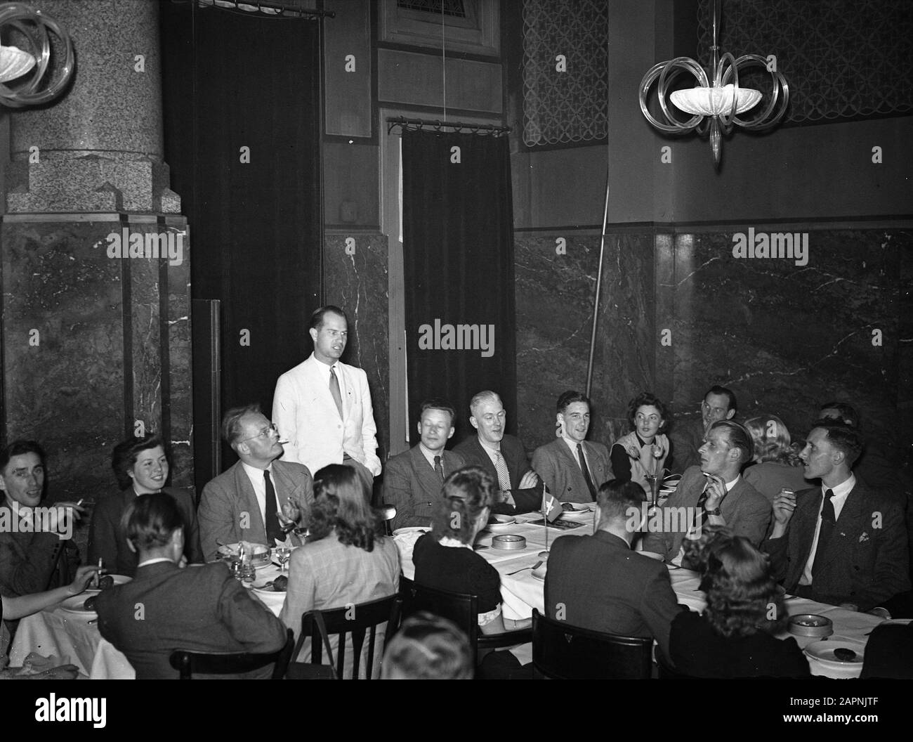 Pallamano, cene Data: 29 Marzo 1948 Parole Chiave: Pallamano, commensali Foto Stock