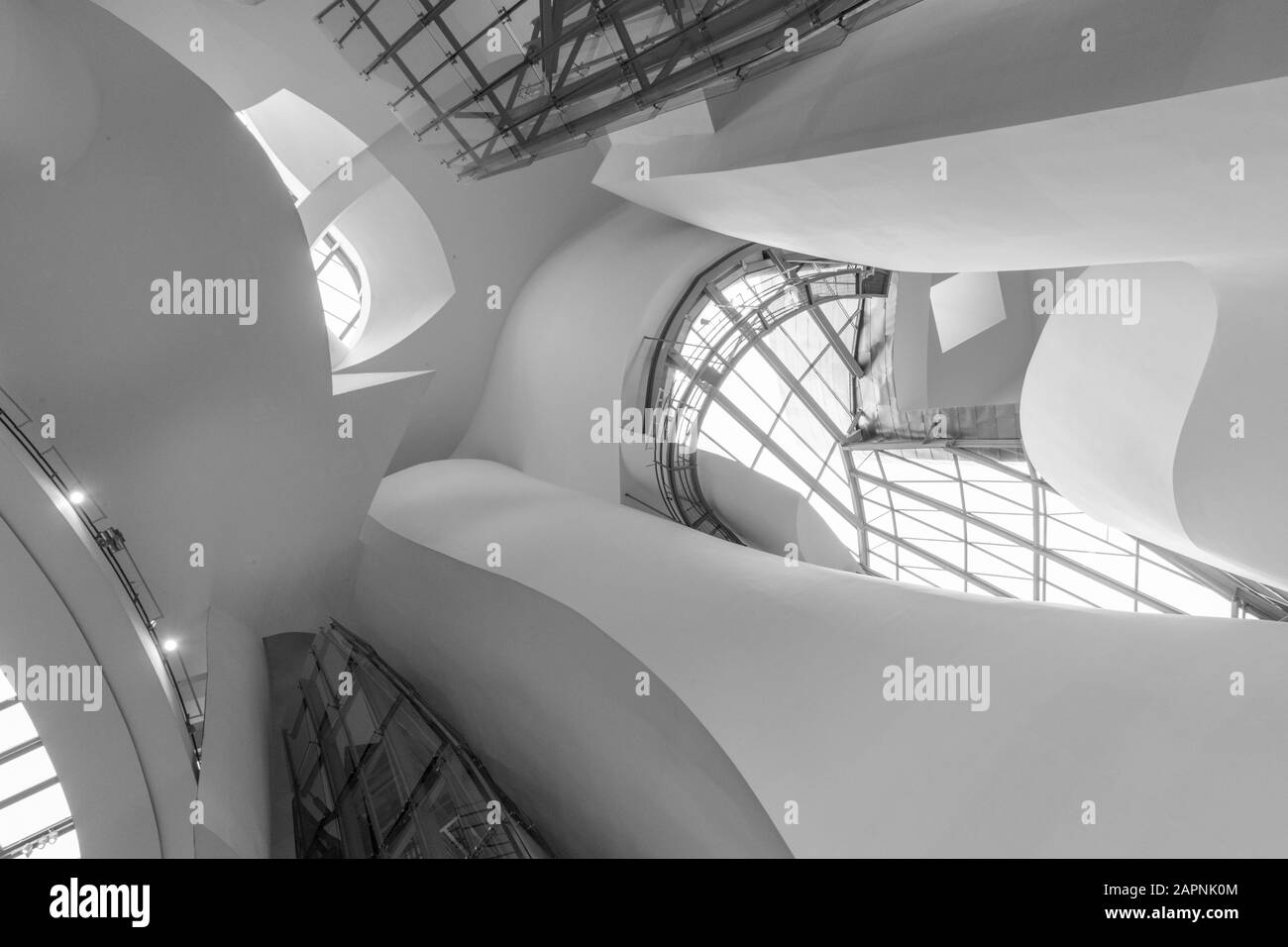 Atrio interno del Guggenheim, Bilbao, Spagna Foto Stock