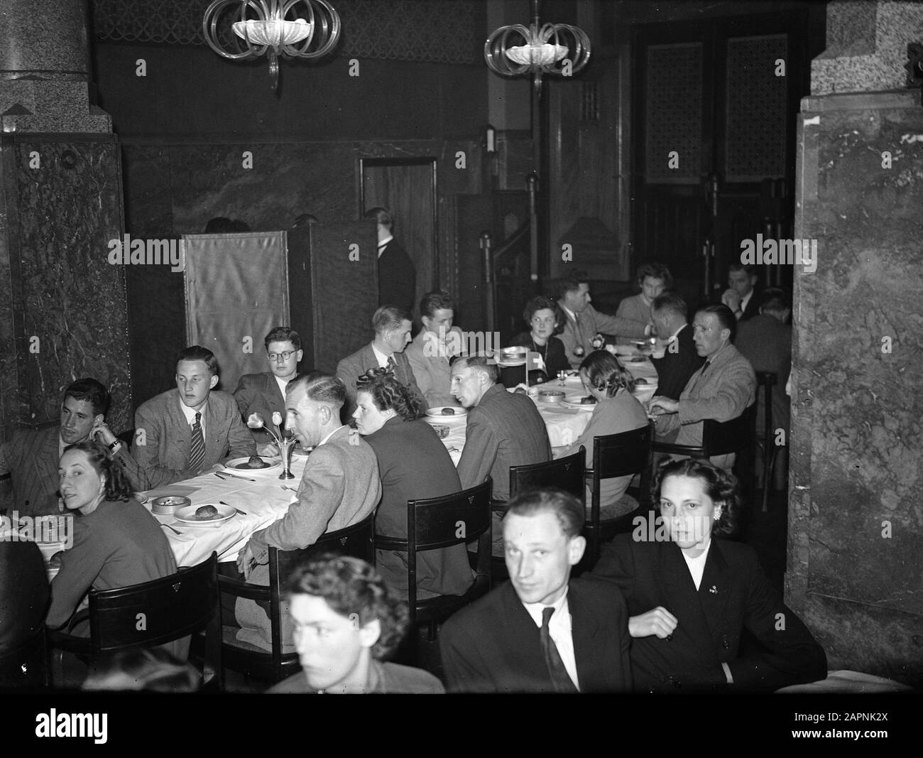 Pallamano, cene Data: 29 Marzo 1948 Parole Chiave: Pallamano, commensali Foto Stock