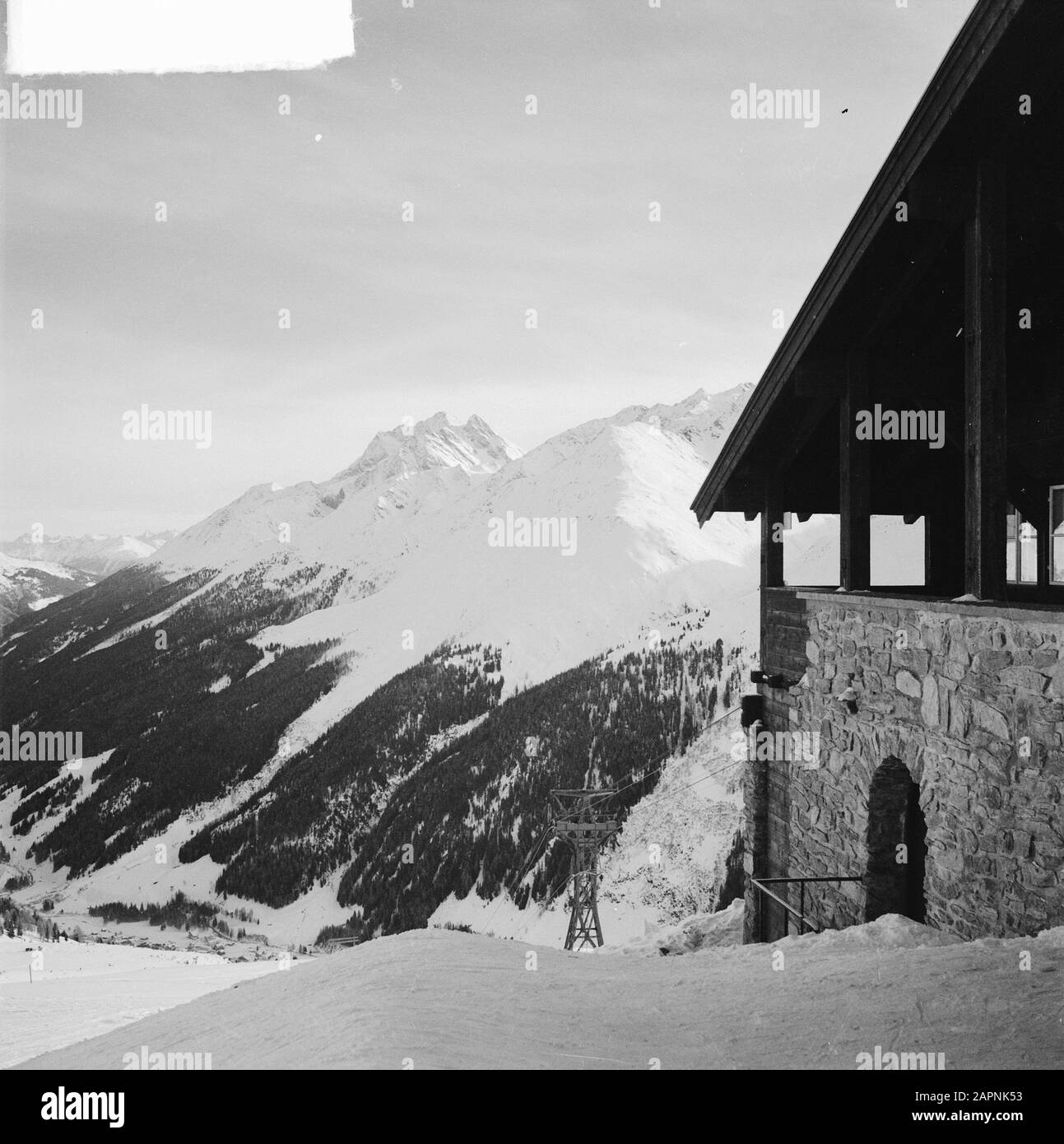 Paesaggio ecc Tirolo Royal famiglia a Sankt Anton. Impianti di risalita Data: 29 dicembre 1950 Località: Austria, Tirolo Parole Chiave: Paesaggi, turismo, sport invernali Foto Stock