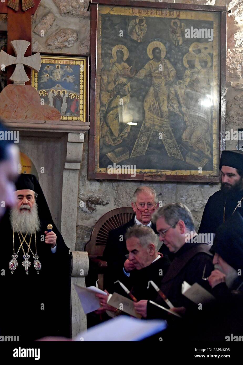 Il Principe di Galles durante un servizio ecumenico presso la Chiesa della Natività a Betlemme il secondo giorno della sua visita in Israele e nei territori palestinesi occupati. Foto Stock