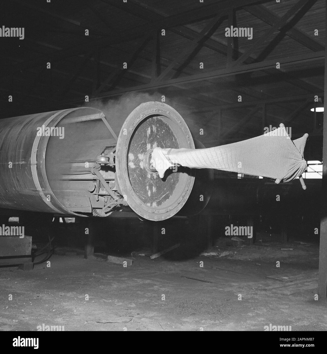 NPC, pipeline, pulizia, Inside Data: 1965 Parole Chiave: Inside, npc, pipeline, pulizia Foto Stock