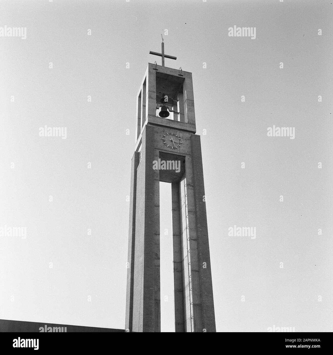 Chiese, torri Data: Febbraio 1967 Località: Bovenkarspel Parole Chiave: Chiese, torri Nome dell'istituzione: Chiesa Cattolica Romana Foto Stock