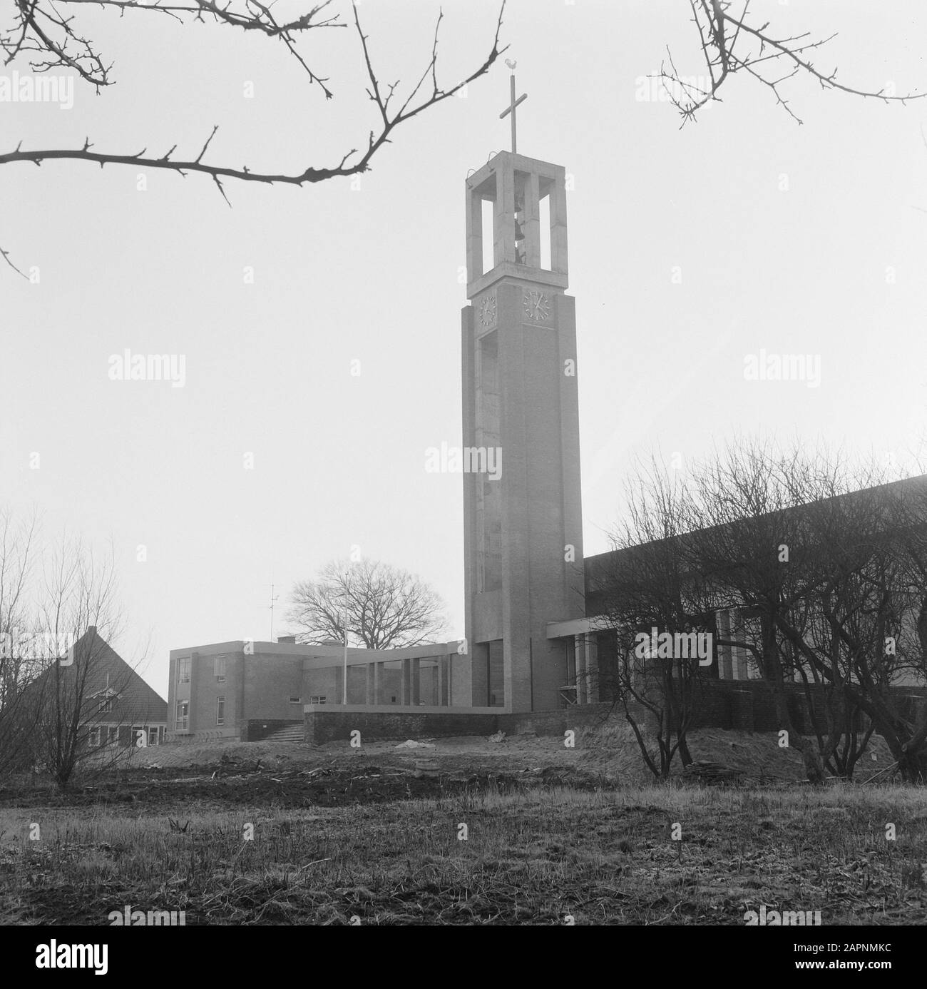 Chiese, l'esterno Data: Febbraio 1967 Località: Bovenkarspel Parole Chiave: Esterno, chiese Nome dell'istituzione: Chiesa Cattolica Romana Foto Stock