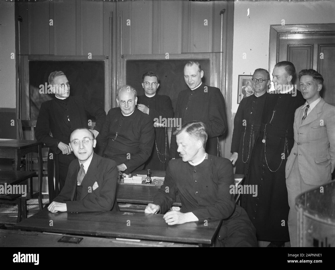 Docenti di Classfoto Vedi anche 27406 Data: 23 Maggio 1948 Parole Chiave: Insegnanti Foto Stock Docenti di Classfoto Vedi anche 27406 Data: 23 Maggio 1948 Parole Chiave: Insegnanti Foto Stock
