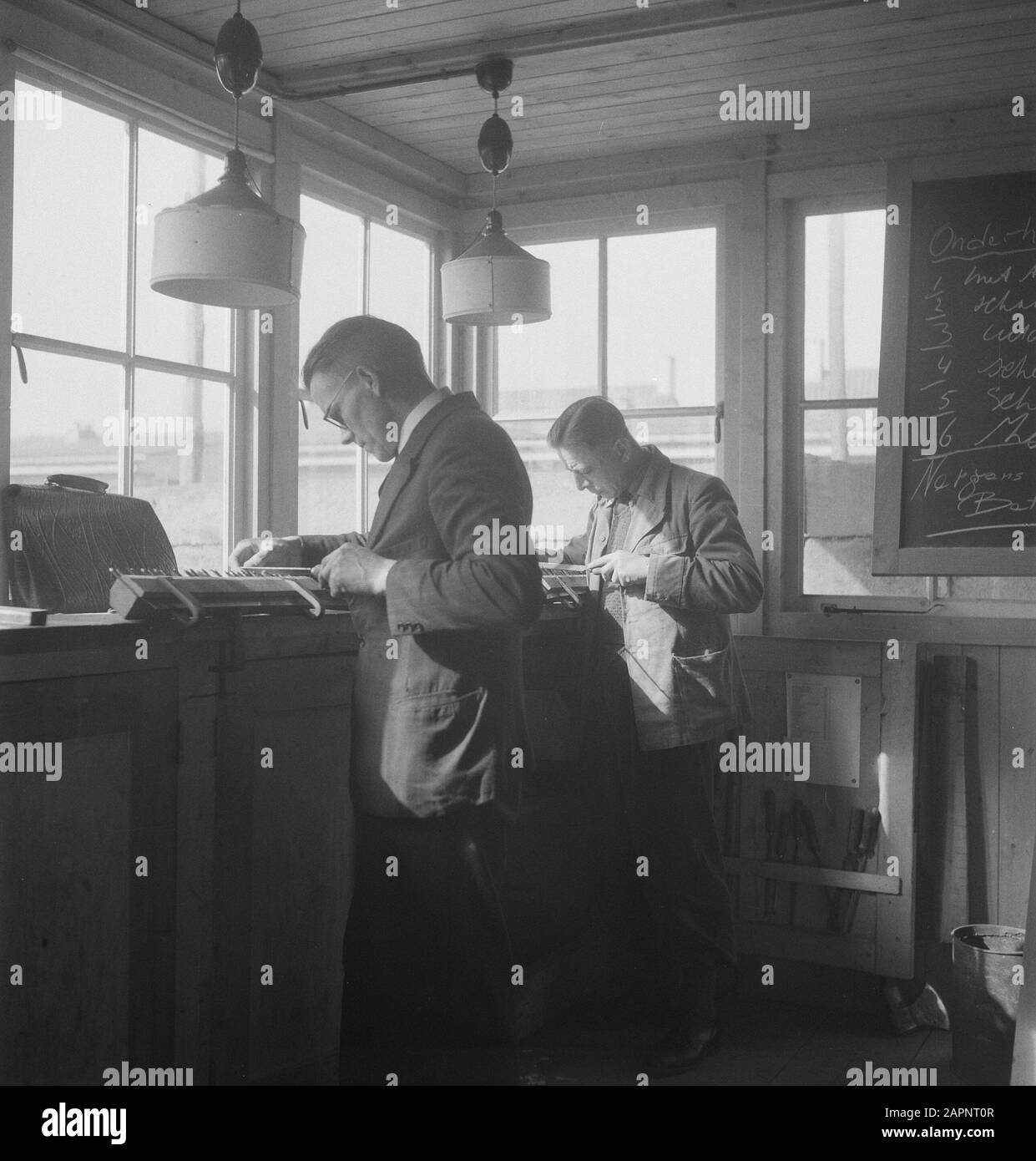 Edifici, interni, officine, lavoratori Data: Parole Chiave non utilizzate: Lavoratori, edifici, interni, officine Foto Stock