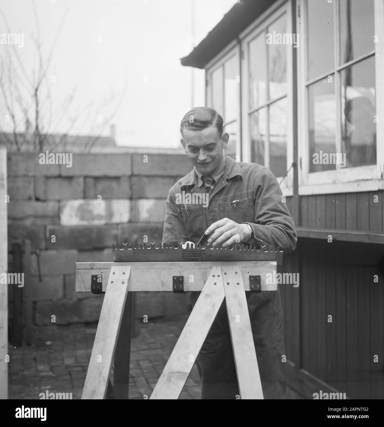 Edifici, lavoratori, strumenti, riparazione Data: Parole Chiave non utilizzate: Lavoratori, edifici, strumenti, riparazioni Foto Stock