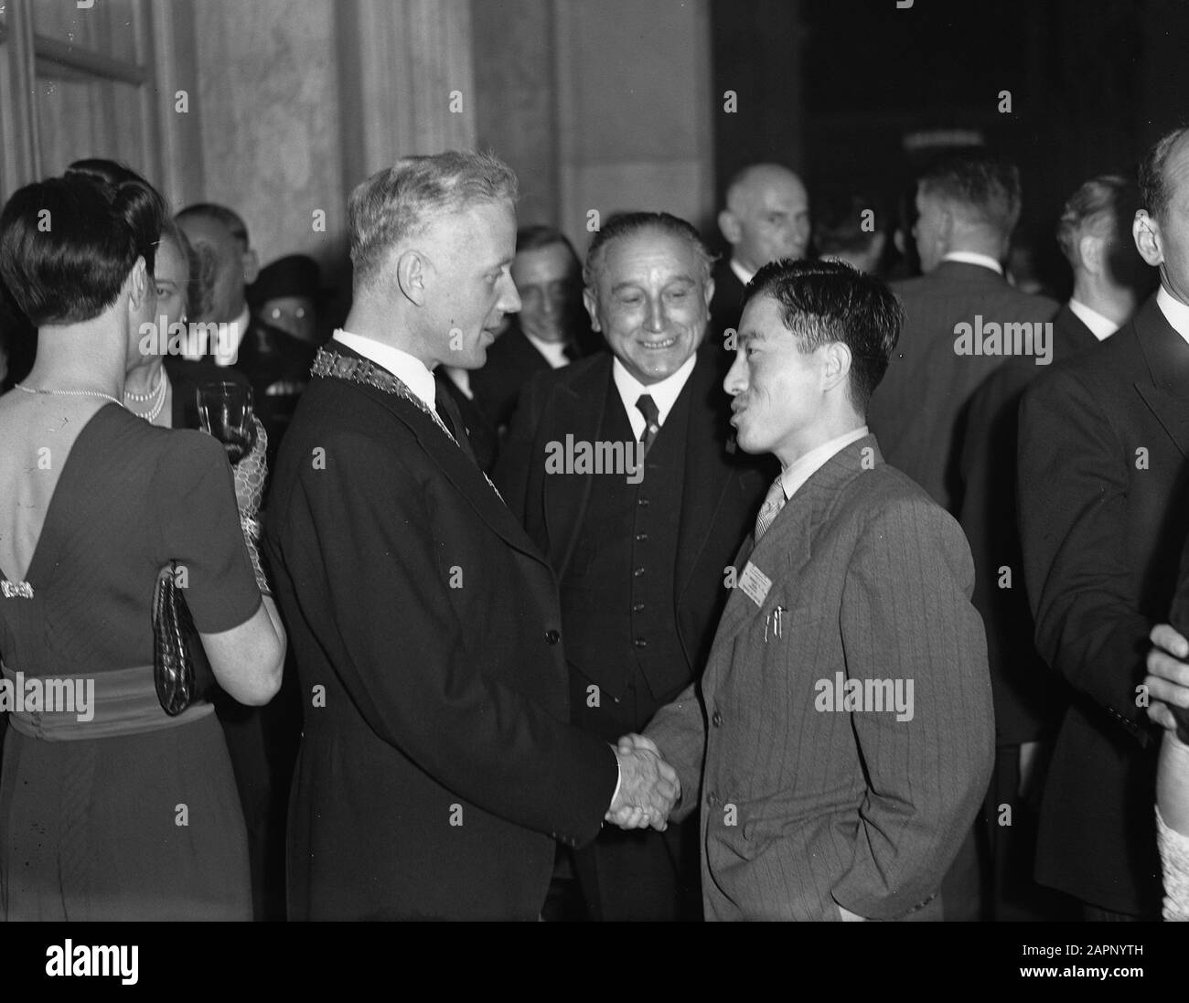 Consiglio Mondiale Del Congresso Della Chiesa. Sindaco in conversazione con cinese Data: 27 agosto 1948 Parole Chiave: CONTAKES, sindaci Foto Stock
