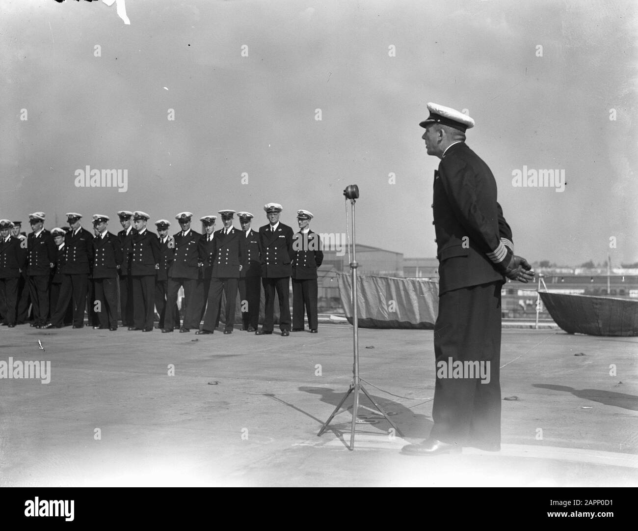 Ispezione e parata al Karel Doorman Data: 31 agosto 1948 Parole Chiave: Ispezione, parate Foto Stock