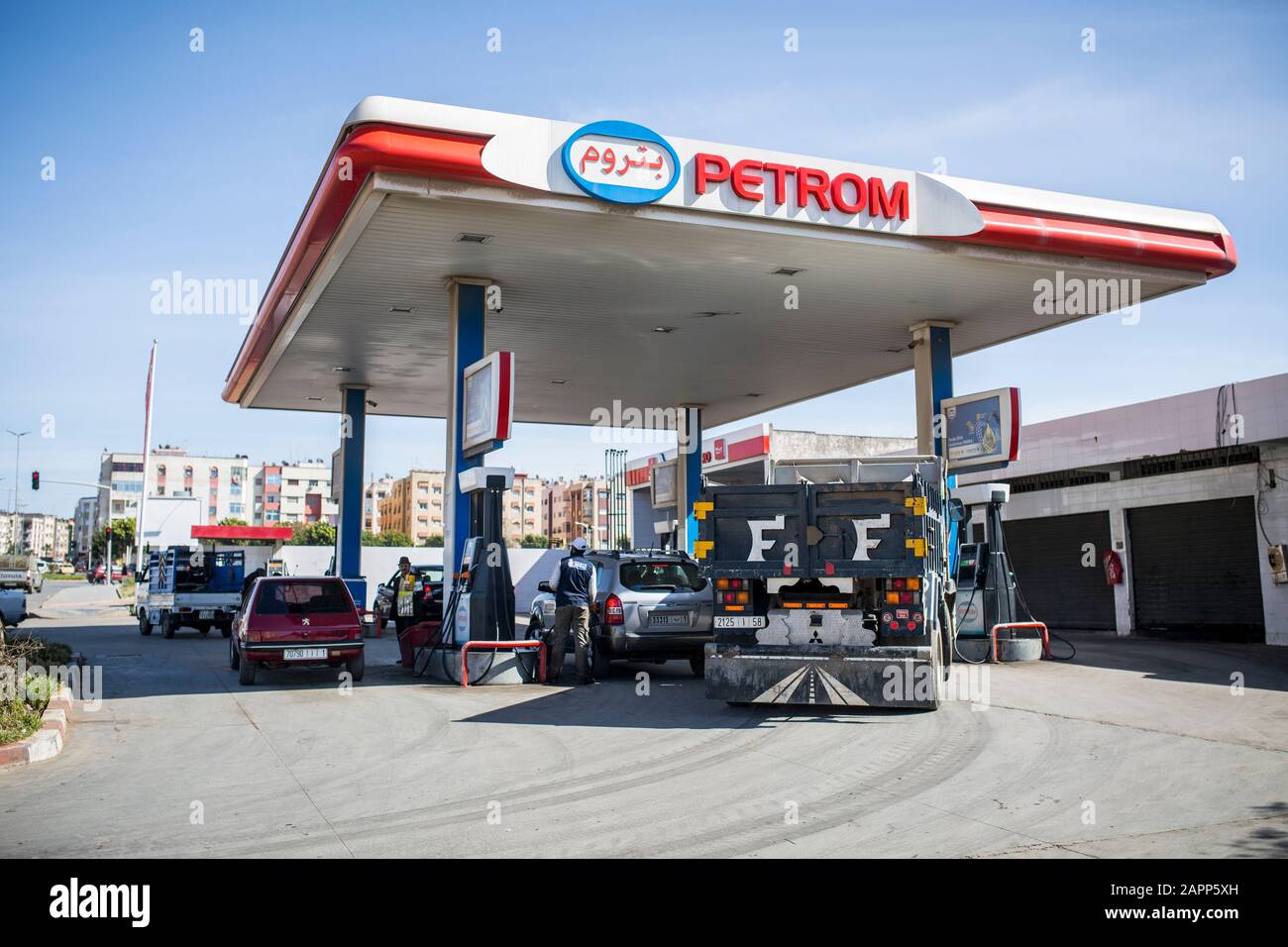 Vendita, Marocco - 9 aprile 2019: Stazione di benzina di Petrom in vendita, Marocco. Foto Stock