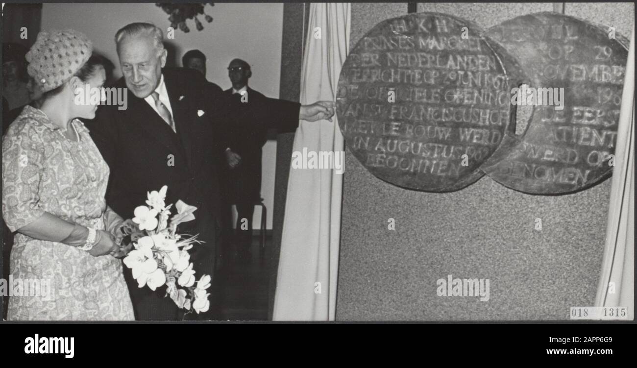 Casa reale, principesse, aperture, rivelazioni, memoriali, ospedali, Lande P.L.M. V.D., Margriet, princess, St. Franciscushof Data: 20 Giugno 1967 Località: Raalte Parole Chiave: Memoriali, casa reale, rivelazioni, aperture, principesse, ospedali Nome personale: Lande P.L.M. V.D., Margriet, Principessa, San Franciscushof Foto Stock