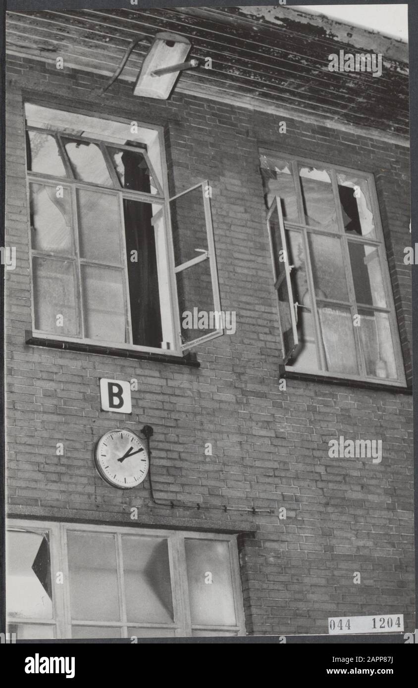 Distruzione dopo il crollo del jet americano da Soesterberg Data: 14 novembre 1957 Località: Bussum Parole Chiave: Caserme, combattenti Jets Nome personale: Colonnello van der Palm barracks Foto Stock
