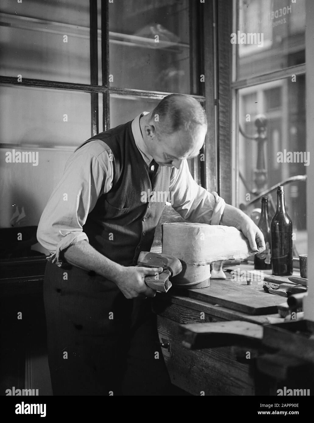 Series hatter Data: 11 dicembre 1948 Parole Chiave: Hatmakers, modelle Foto Stock