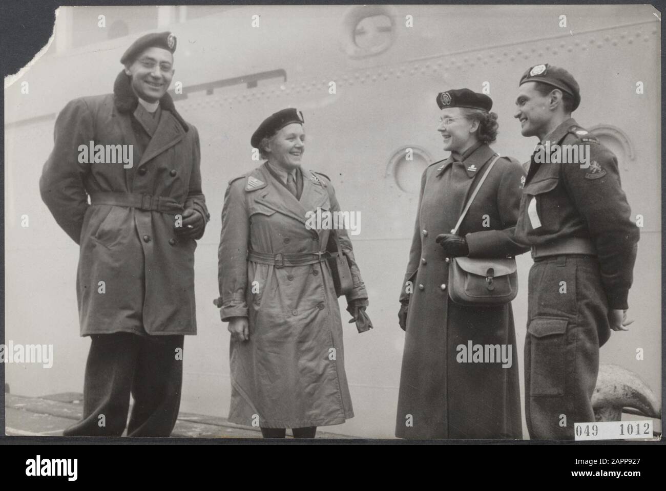 Infermieri, navi navali, DEART, Corner Bog mw. M., Kouwenhoven Sig.ra E., Vrande P. v.d., Aquarius Hr.MS Data: 3 Gennaio 1952 Località: Rotterdam, Zuid-Holland Parole Chiave: Partenze, navi navali, infermieri Nome personale: Hoekveen mw. M., Kouwenhoven Sig.ra E., Vrande P. v.d., Aquarius Hr.MS Foto Stock