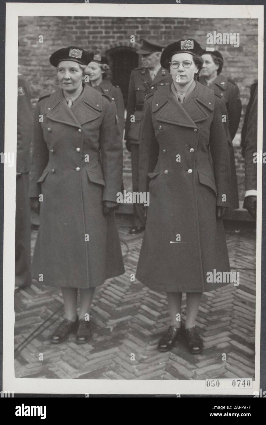 Volontari di guerra, infermieri, donne, Koopman mw. K.M., Plas Sig.ra F. v.d. Data: 24 ottobre 1950 luogo: L'Aia, Corea Parole Chiave: Volontari di guerra, infermieri, donne Nome personale: Koopman mw. K.M., Plas Sig.ra F. v.d. Foto Stock