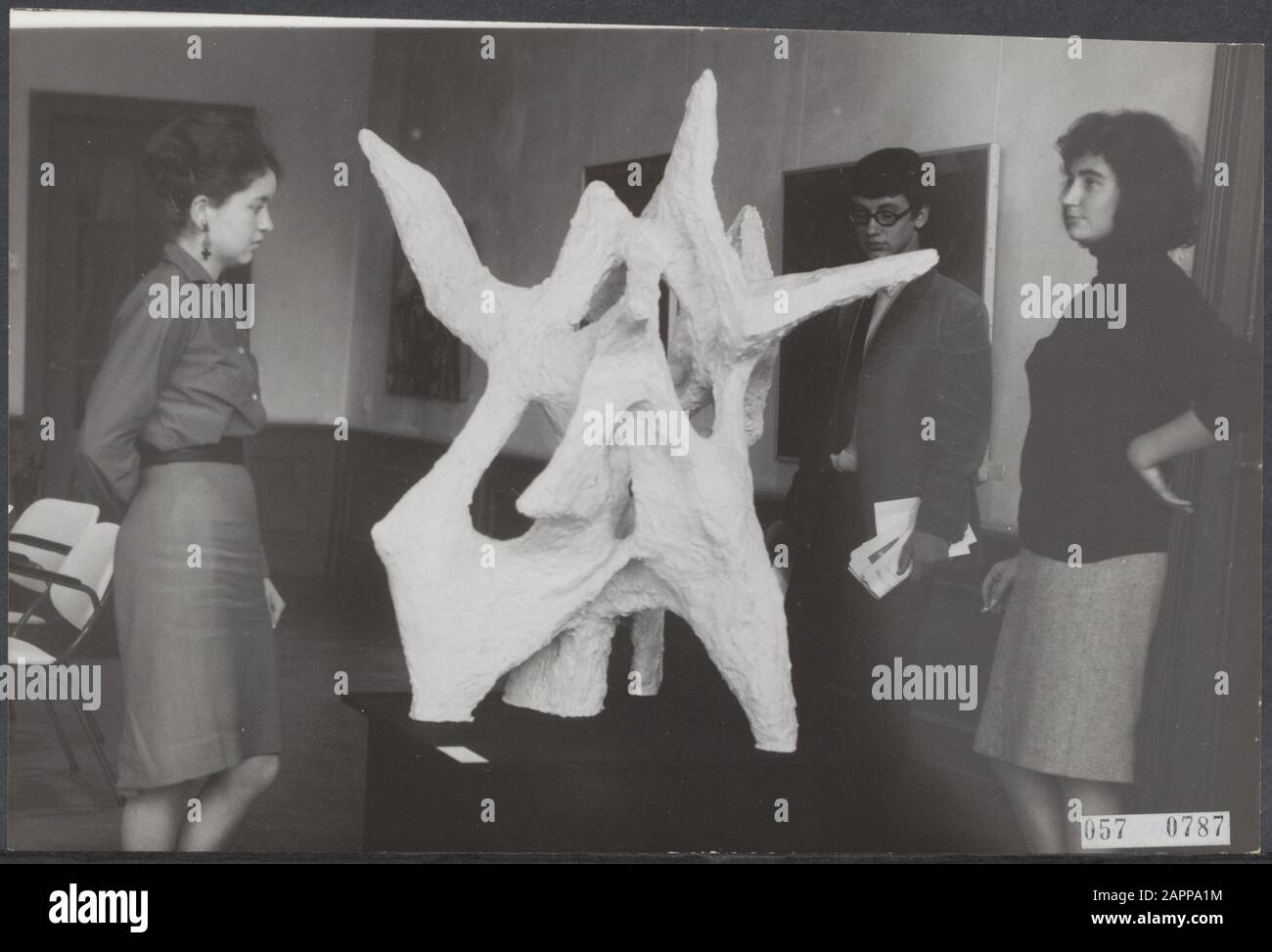 Mostra alla casa di Anna Frank, progetto per un monumento ad Auschwitz Data: 4 ottobre 1965 luogo: Amsterdam, Noord-Holland Parole Chiave: Monumenti di guerra, mostre Nome: Amstel, G. van Institutioningsnaam: Casa di Anna Frank Foto Stock