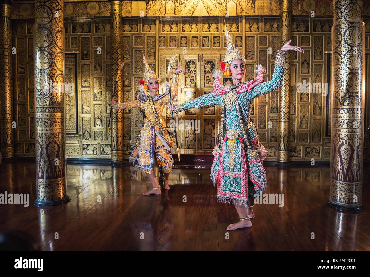 Khon è un'arte di danza tradizionale con maschera classica thailandese, questa performance è epica di Ramayana Foto Stock