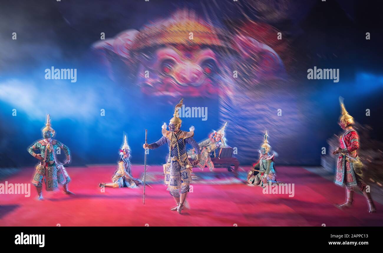 Khon è un'arte di danza tradizionale con maschera classica thailandese, questa performance è epica di Ramayana Foto Stock