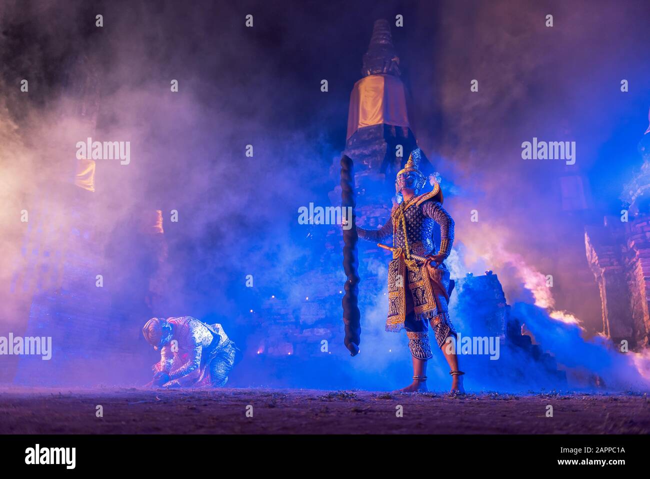 Khon è un'arte di danza tradizionale con maschera classica thailandese, questa performance è epica di Ramayana Foto Stock