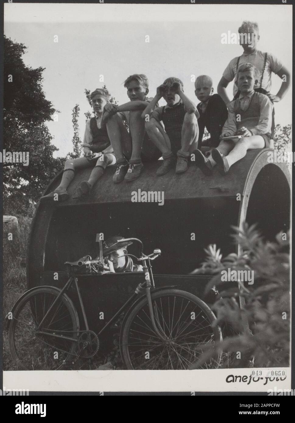 Rifugi, soldati, bambini, B.R.D. Data: 19 settembre 1951 luogo: B.R.D., Germania Parole Chiave: Bambini, soldati, rifugi Foto Stock