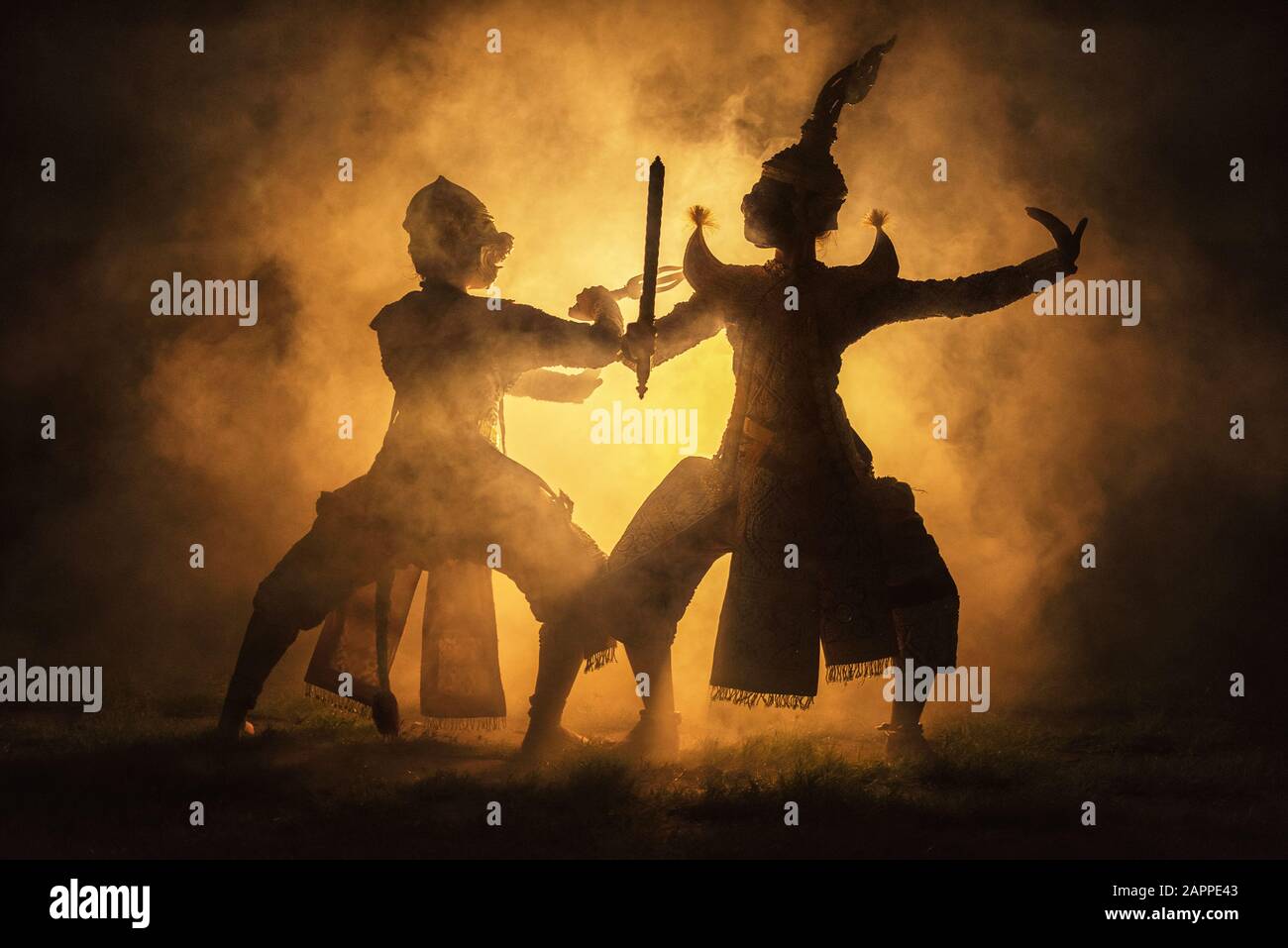 Khon è un'arte di danza tradizionale con maschera classica thailandese, questa performance è epica di Ramayana Foto Stock