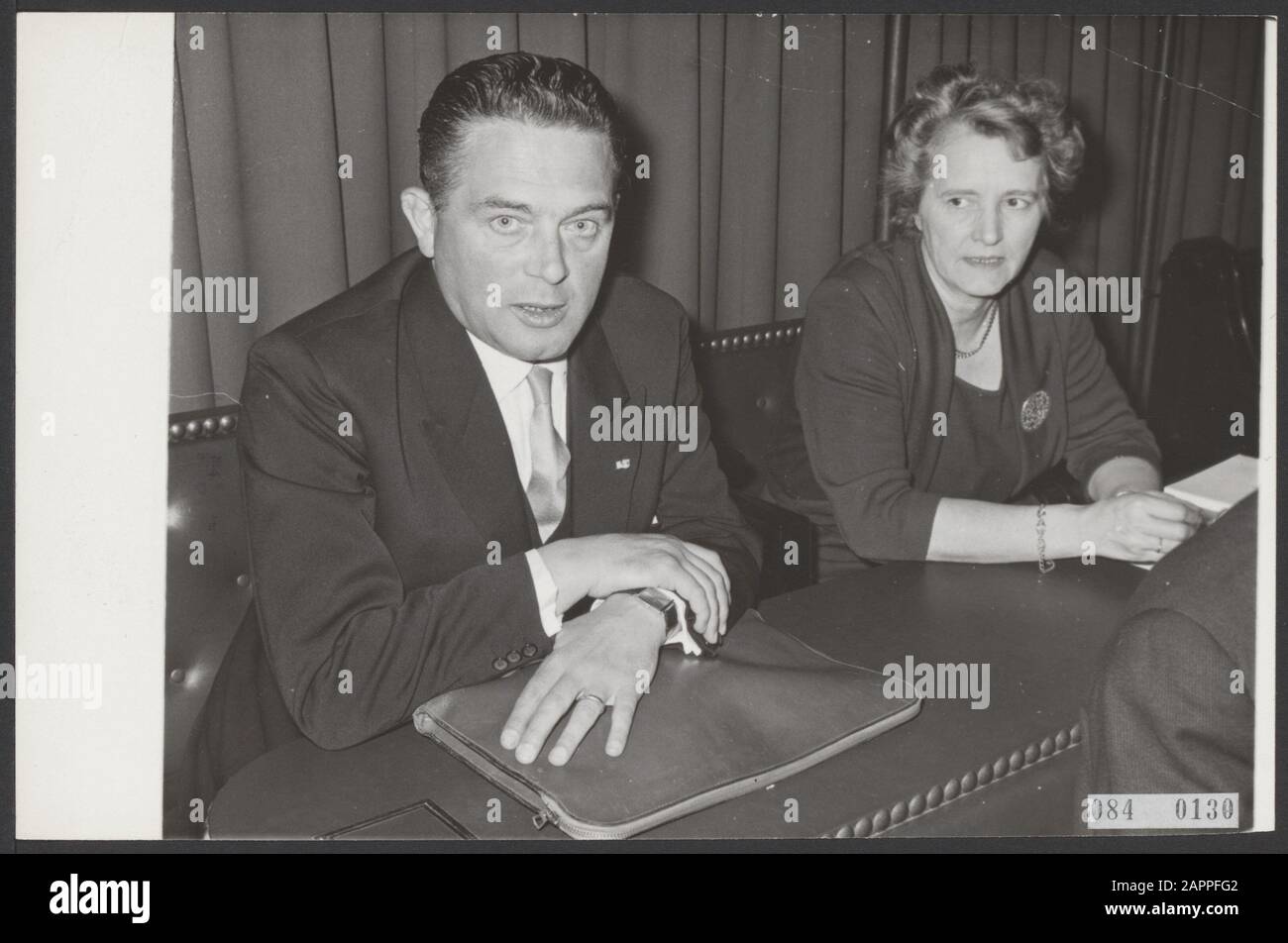 Seconda camera, parlamentari, politica governativa, Klompé, Marga, Marijnen, Victor Data: 27 aprile 1965 Località: L'Aia, Zuid-Holland Parole Chiave: MPS, politica governativa, Seconda Camera Nome personale: Klompé, Marga, Marijnen, Victor Foto Stock