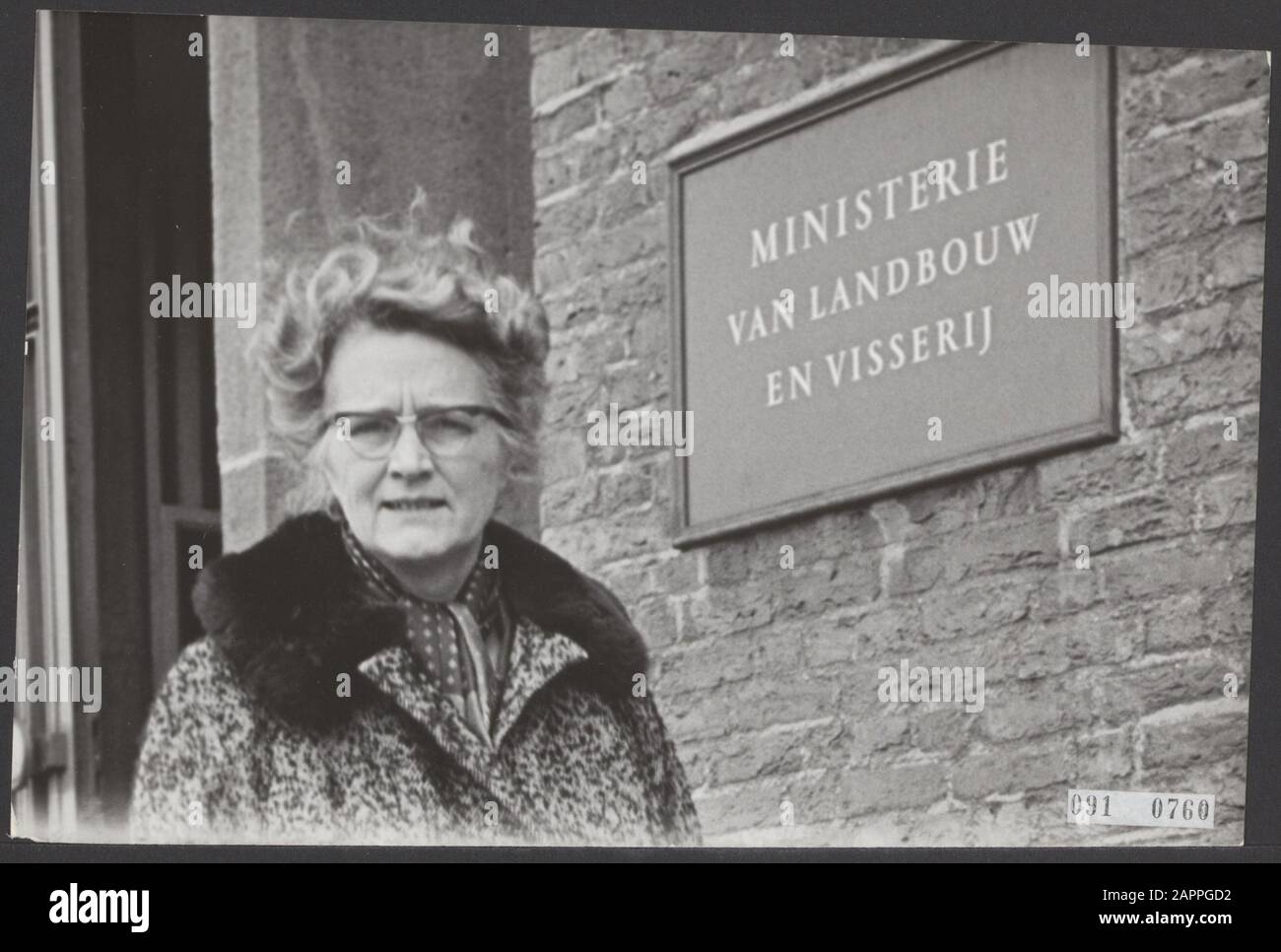 Questa mattina, il ministro del formateur B. Biesheuvel ha avuto una conversazione con mej al suo ministero. M.A.M. Klompé, ora ministro del C.R.M. All'Aia ci sono voci che sarebbe diventata vice primo ministro nel nuovo gabinetto Data: 14 marzo 1967 Località: L'Aia, Zuid-Holland Parole Chiave: Le formazioni del gabinetto, ministri, ritratti Nome personale: Klompé, Marga Foto Stock