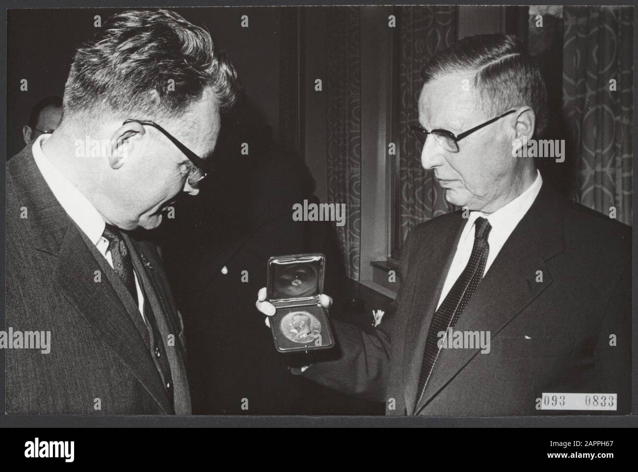 Gilles Holst Medal Data: 17 dicembre 1967 Località: Amsterdam, Noord-Holland Parole Chiave: Medicina, professori, medaglie, ricerche Nome personale: Casimir H.B.G., Teves M.C. Foto Stock