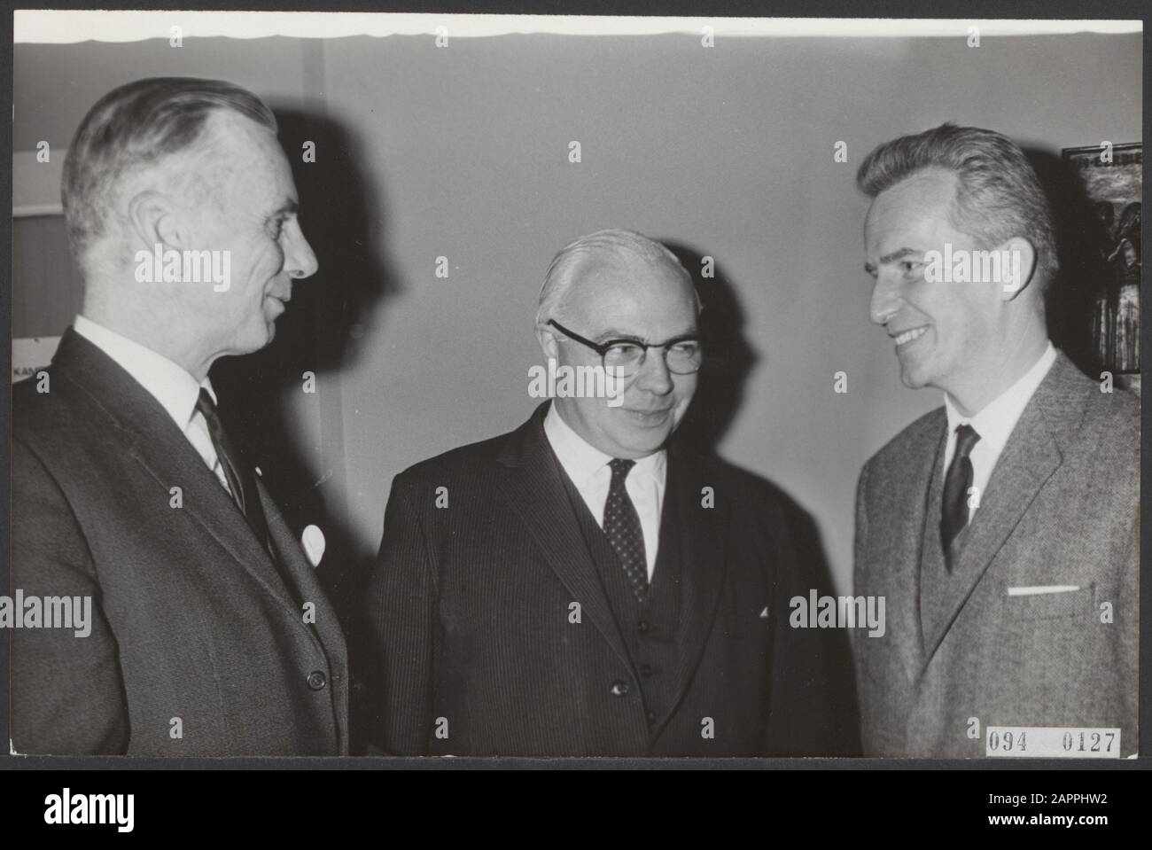 Governo e fondazione del lavoro in consultazione salariale Data: 26 novembre 1965 luogo: Voorburg, Zuid-Holland Parole Chiave: Ministri, presidenti Nome del personale: Bosma, Klos A.H., Veldkamp, Gerard Foto Stock