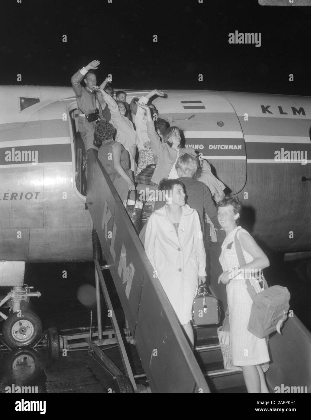 Assegnazione lavoro giovani, partenza volontari Zambia Data: 12 agosto 1966 luogo: Zambia Parole Chiave: VOLICES, gioventù, congedo Foto Stock