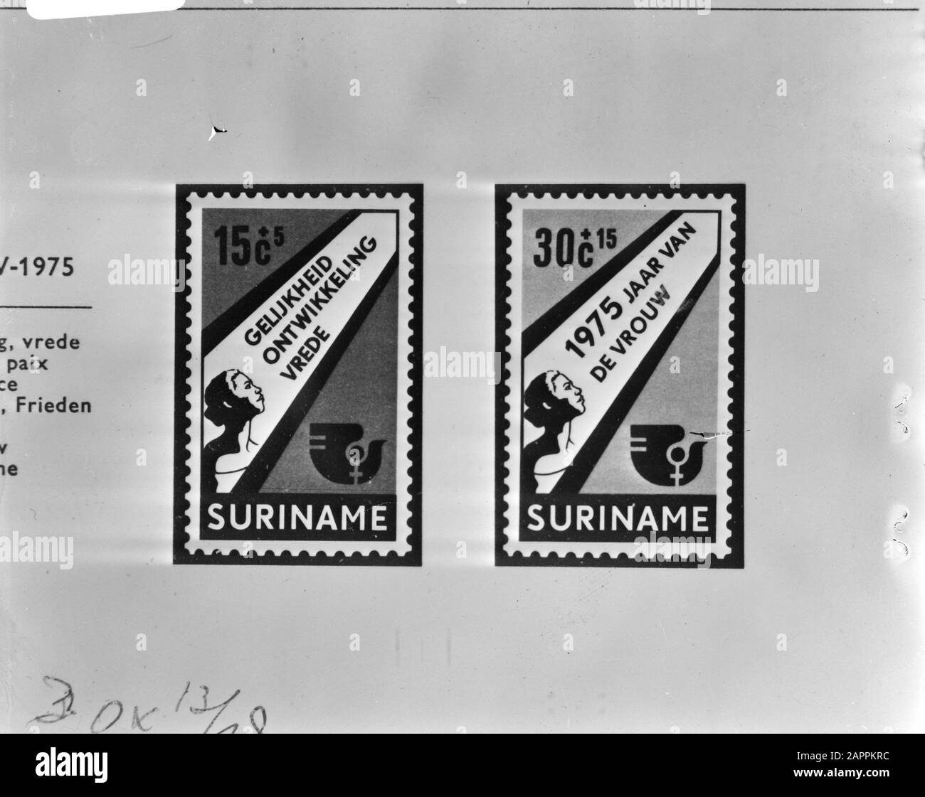 Francobolli Surinamesi; anno delle donne Data: 9 maggio 1975 Parole Chiave: Francobolli Foto Stock