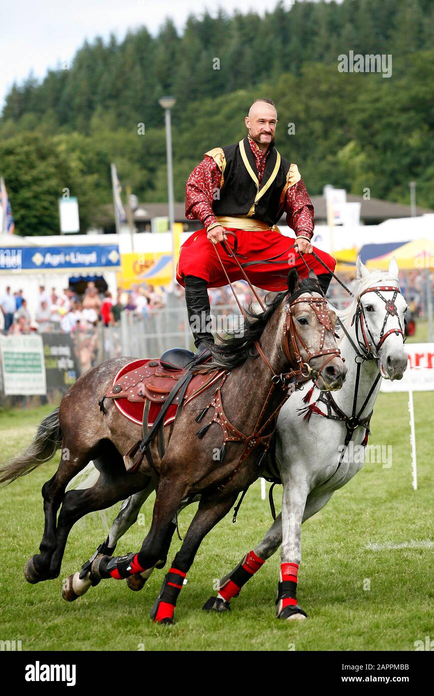 Llanelwedd, Galles, Royal Welsh Show, Luglio 2012. Ukrainian cossack si trova nell'anello principale del Royal Welsh Show ©PRWPhotography Foto Stock